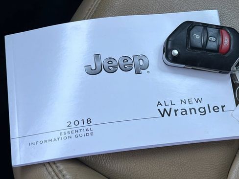 Used 2018 Jeep Wrangler Unlimited Sahara AWD/4WD image 12