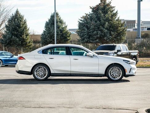 Used 2025 BMW 530i xDrive 530i xDrive w/ Premium Package image 4