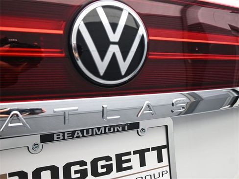 New 2026 Volkswagen Atlas Cross Sport SE image 16
