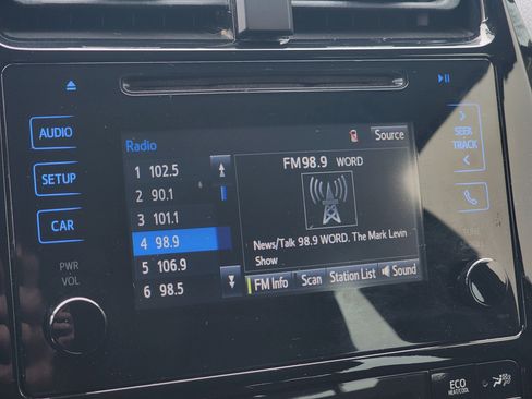 Used 2016 Toyota Prius Two image 19