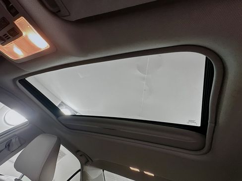 Used 2016 Toyota Camry XLE w/ Moonroof Package image 26