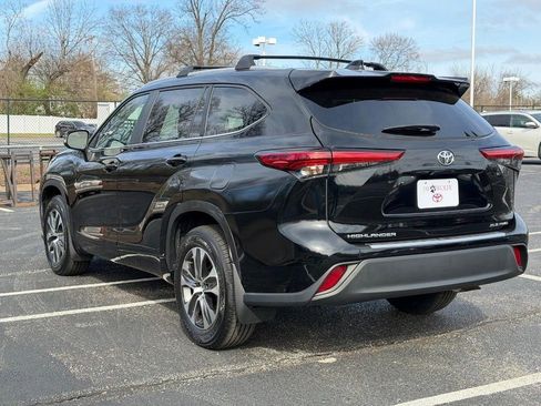 Used 2023 Toyota Highlander XLE image 7