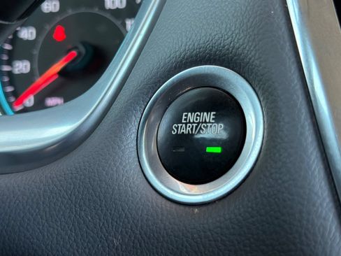 Used 2021 Chevrolet Traverse LT FWD image 24