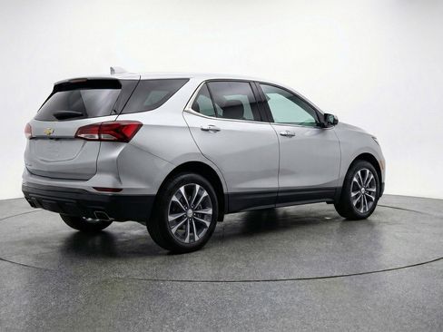 Used 2025 Chevrolet Equinox LT FWD image 9