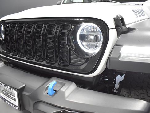 Used 2024 Jeep Wrangler Unlimited AWD/4WD image 11