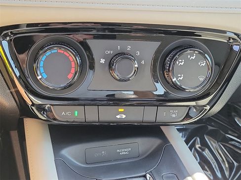 Used 2019 Honda HR-V LX image 9