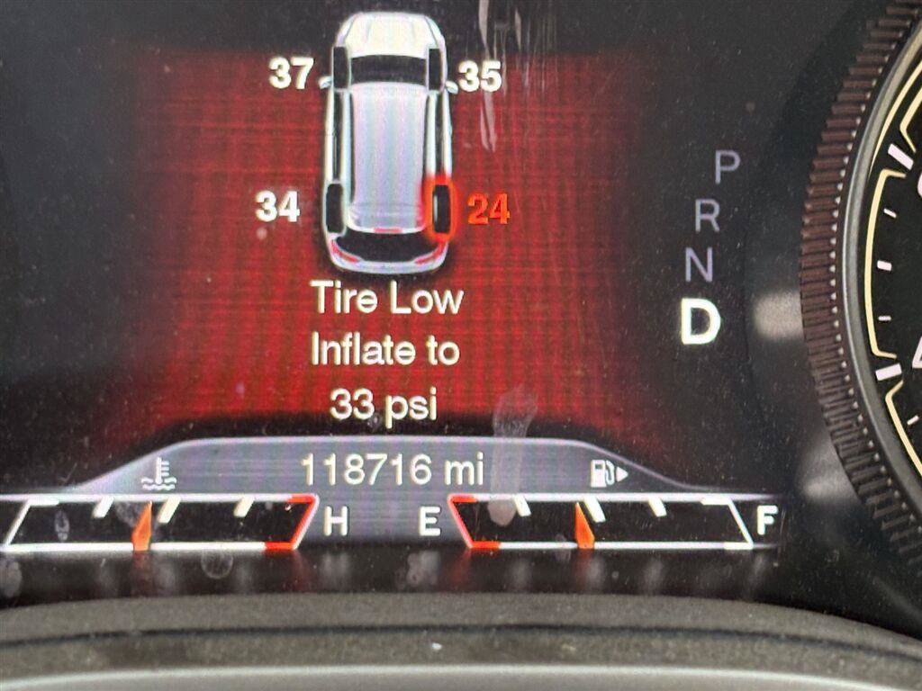 Used 2016 Jeep Cherokee Limited w/ Luxury Group FWD image 9