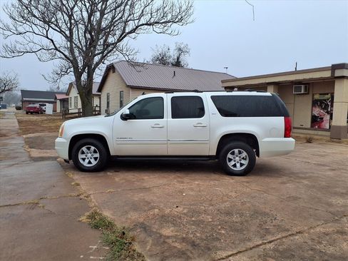 Used 2012 GMC Yukon XL SLT w/ SLT-2 Equipment Package image 24