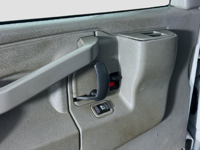 Used 2017 Chevrolet Express 2500 RWD image 20