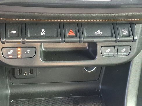 Used 2022 GMC Canyon AT4 image 25