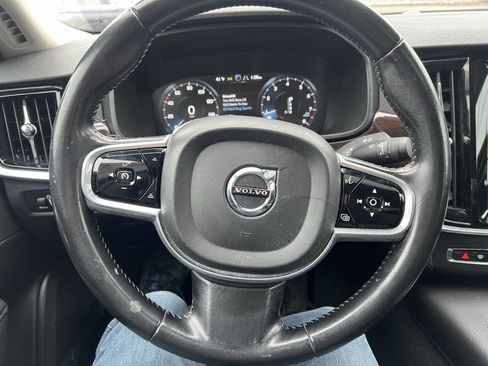 Used 2017 Volvo S90 T6 Momentum w/ Vision Package image 24