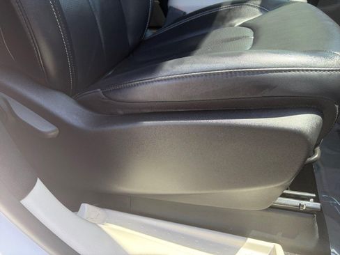 Used 2024 Chrysler Pacifica Touring-L FWD image 33