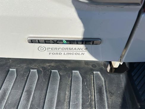 Used 2015 Ford F150 Platinum w/ Equipment Group 701A Luxury image 9