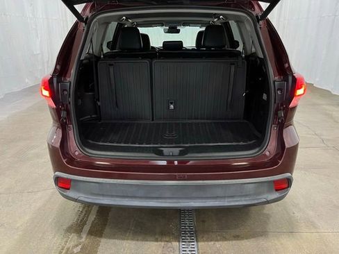 Certified 2019 Toyota Highlander XLE image 13