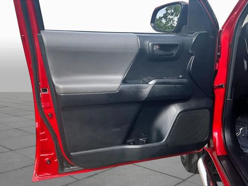 Used 2016 Toyota Tacoma SR RWD image 21