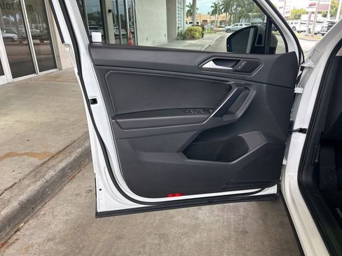 Used 2021 Volkswagen Tiguan SE image 33
