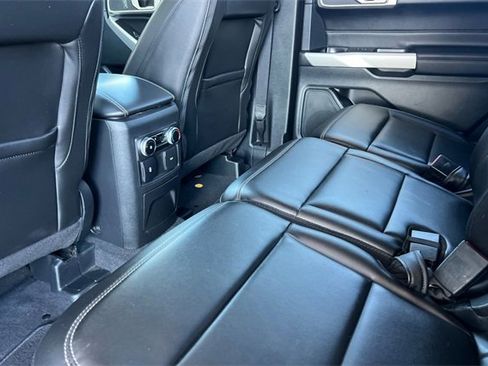 Used 2022 Ford Explorer XLT w/ Equipment Group 202A image 13
