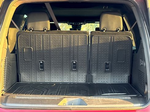 New 2025 Chevrolet Suburban Premier image 21