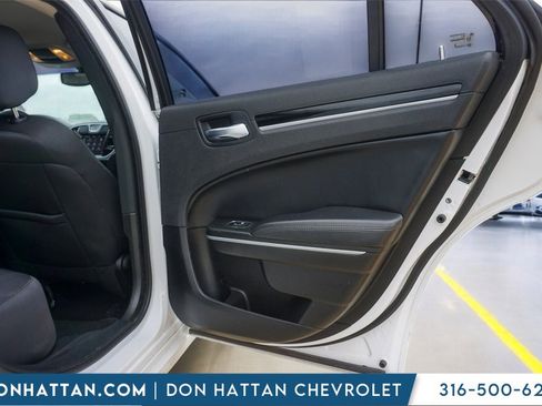 Used 2023 Chrysler 300 Touring w/ Sport Appearance Package image 21