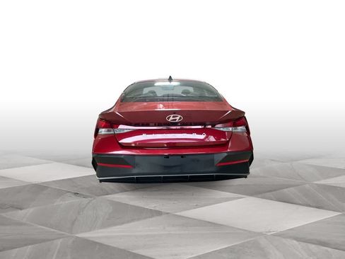 Used 2025 Hyundai Elantra SE FWD image 7