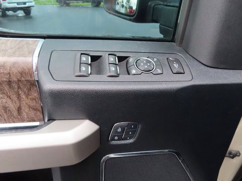 Used 2017 Ford F350 Lariat w/ Lariat Ultimate Package AWD/4WD image 28