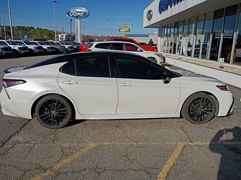 Used 2022 Toyota Camry XSE image 8