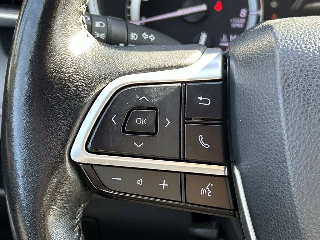 Used 2022 Toyota Highlander XLE AWD/4WD image 21