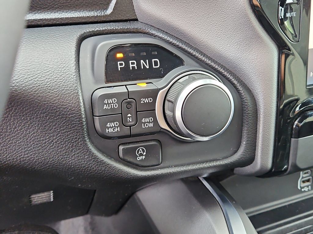 Used 2025 RAM 1500 Big Horn AWD/4WD image 35