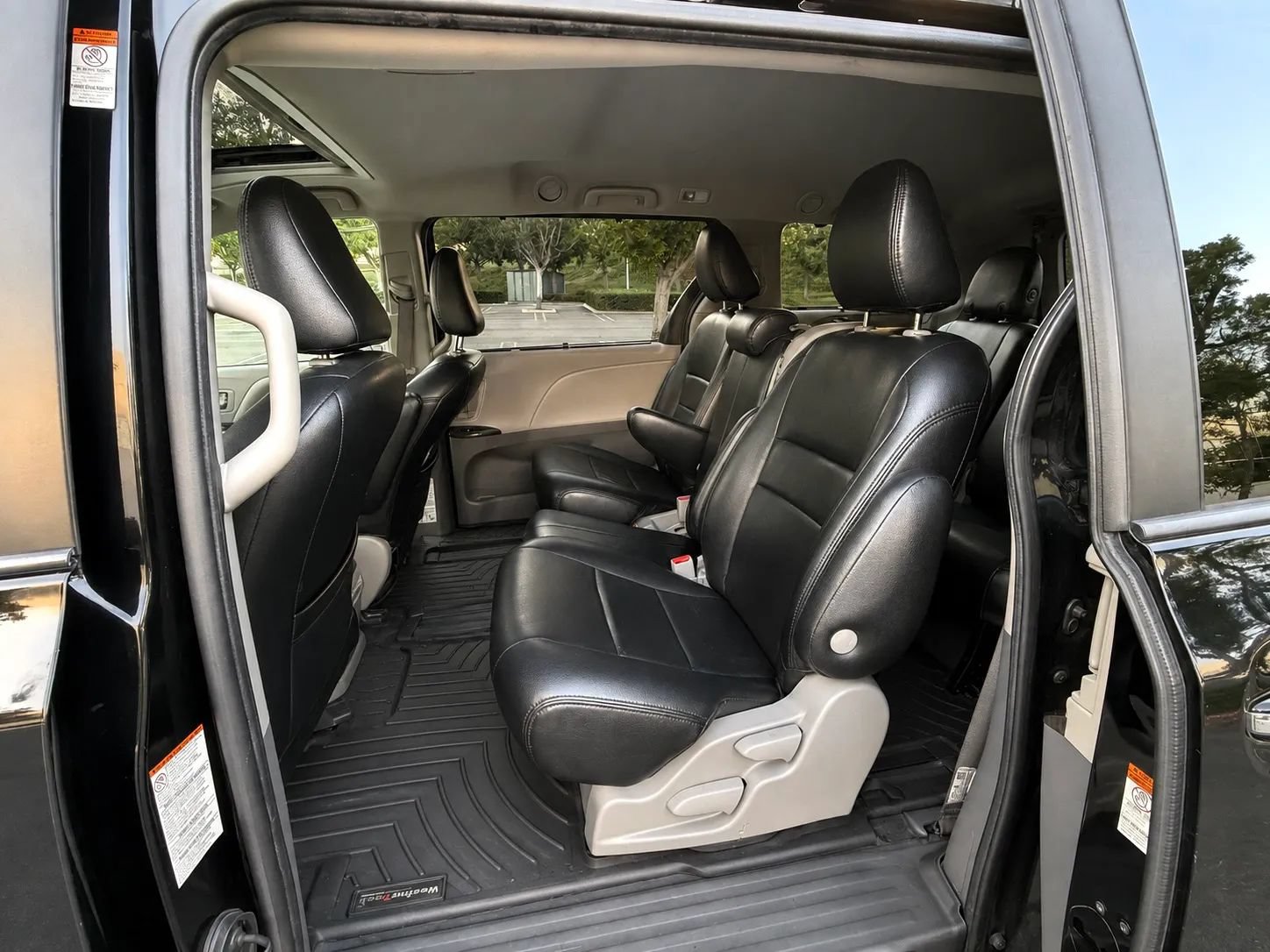Used 2020 Toyota Sienna XLE w/ XLE Navigation Package FWD image 11