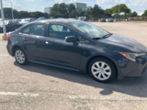 Used 2025 Toyota Corolla LE FWD image 5