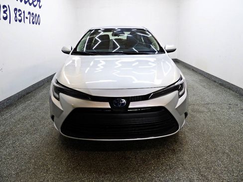 Used 2025 Toyota Corolla LE FWD image 2