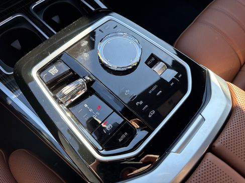 New 2026 BMW 750e xDrive w/ Luxury Rear Seating Package image 17