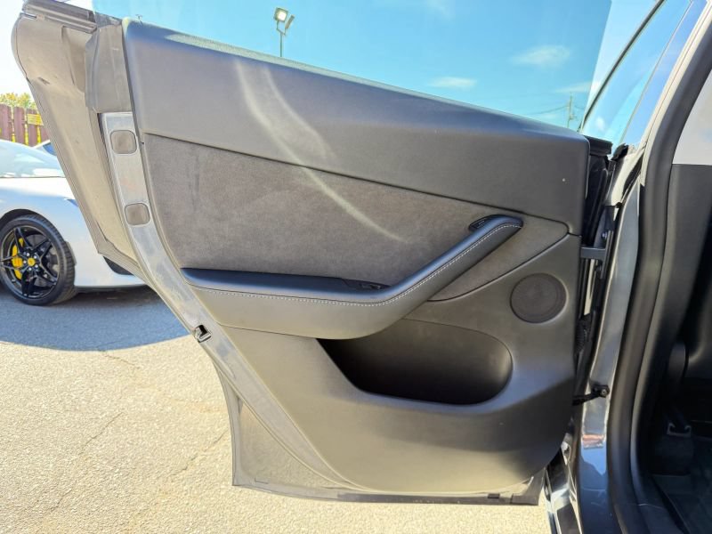 Used 2022 Tesla Model Y Long Range AWD/4WD image 14