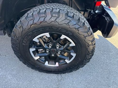 Used 2025 Jeep Wrangler Unlimited Rubicon image 6