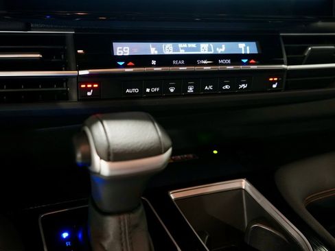 Used 2025 Toyota Sienna XLE Woodland Edition image 21