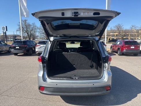 Used 2019 Toyota Highlander XLE image 21