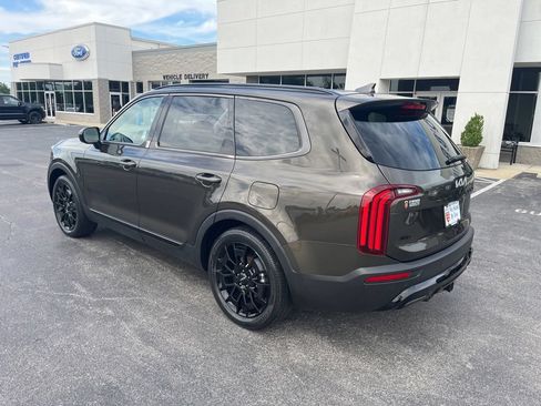 Used 2022 Kia Telluride SX w/ SX Prestige Package AWD/4WD image 3