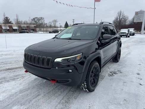 Used 2019 Jeep Cherokee Trailhawk image 3