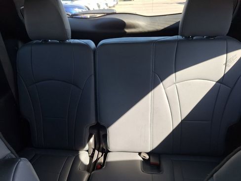 Used 2024 Buick Enclave Premium image 25