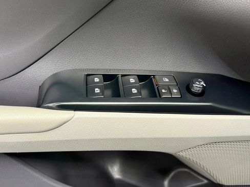 Used 2018 Toyota Camry LE image 18