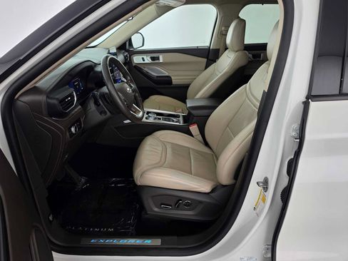 Used 2020 Ford Explorer Platinum w/ Premium Technology Package AWD/4WD image 22
