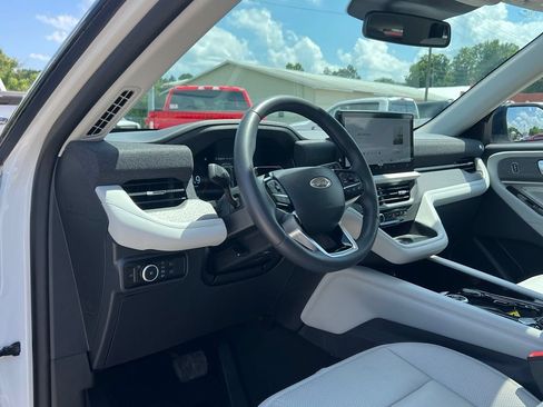 Used 2025 Ford Explorer Platinum w/ LUX Leather Package AWD/4WD image 12