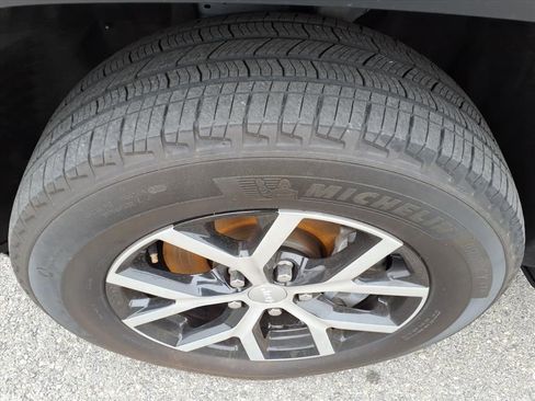 Used 2024 Jeep Grand Cherokee L Limited w/ Luxury Tech Group II image 10