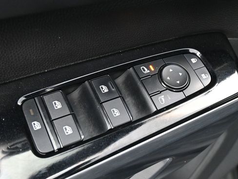 Used 2024 Nissan Pathfinder SL w/ SL Premium Package image 4