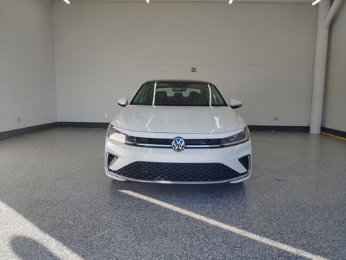 New 2026 Volkswagen Jetta SEL image 2