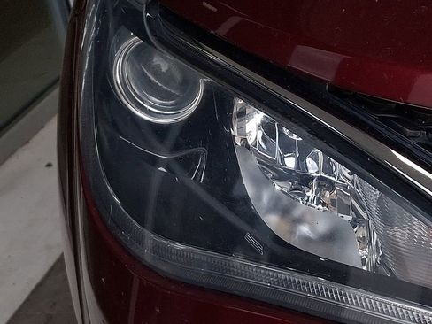 Used 2019 Chrysler Pacifica Touring-L Plus w/ Tire & Wheel Group image 4