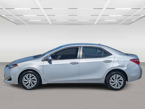 Used 2017 Toyota Corolla LE image 2