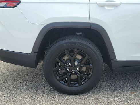 Used 2024 Jeep Grand Cherokee L Altitude AWD/4WD image 7