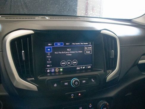 Used 2024 GMC Terrain SLE image 32