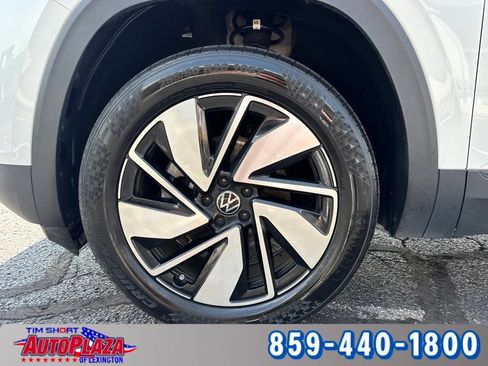 Used 2025 Volkswagen Atlas SE AWD/4WD image 6
